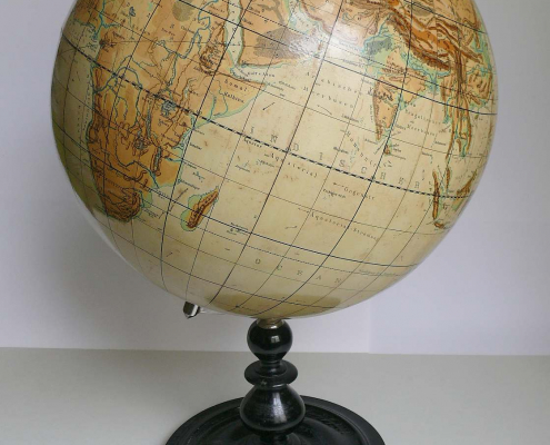 Schotte Physikalischer Globus Gesamtansicht von Seite